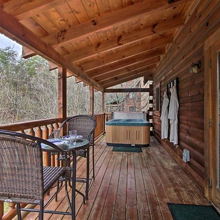 Romantic Cabin With Hot Tub In Pigeon Forge! 外观 照片