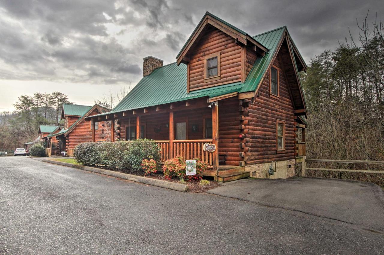 Romantic Cabin With Hot Tub In Pigeon Forge! 外观 照片