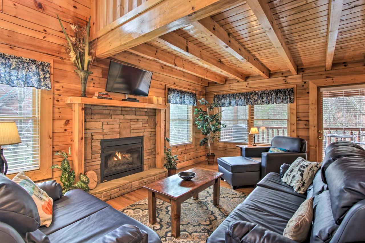 Romantic Cabin With Hot Tub In Pigeon Forge! 外观 照片