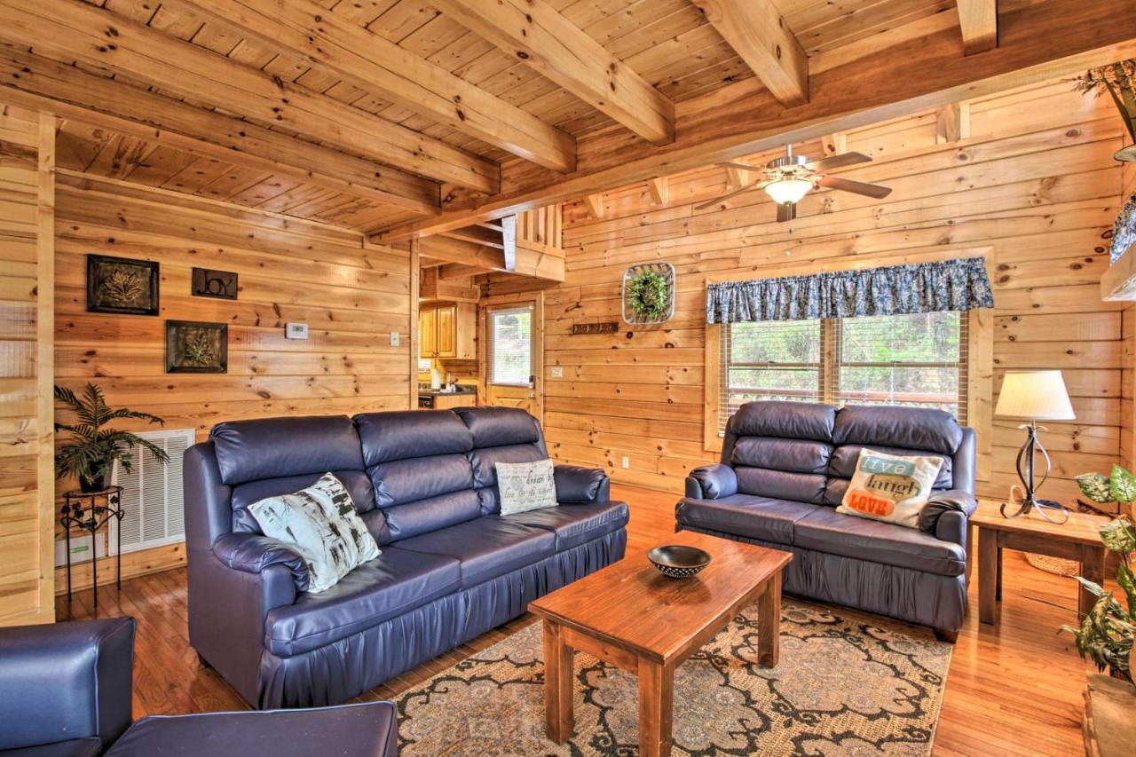 Romantic Cabin With Hot Tub In Pigeon Forge! 外观 照片