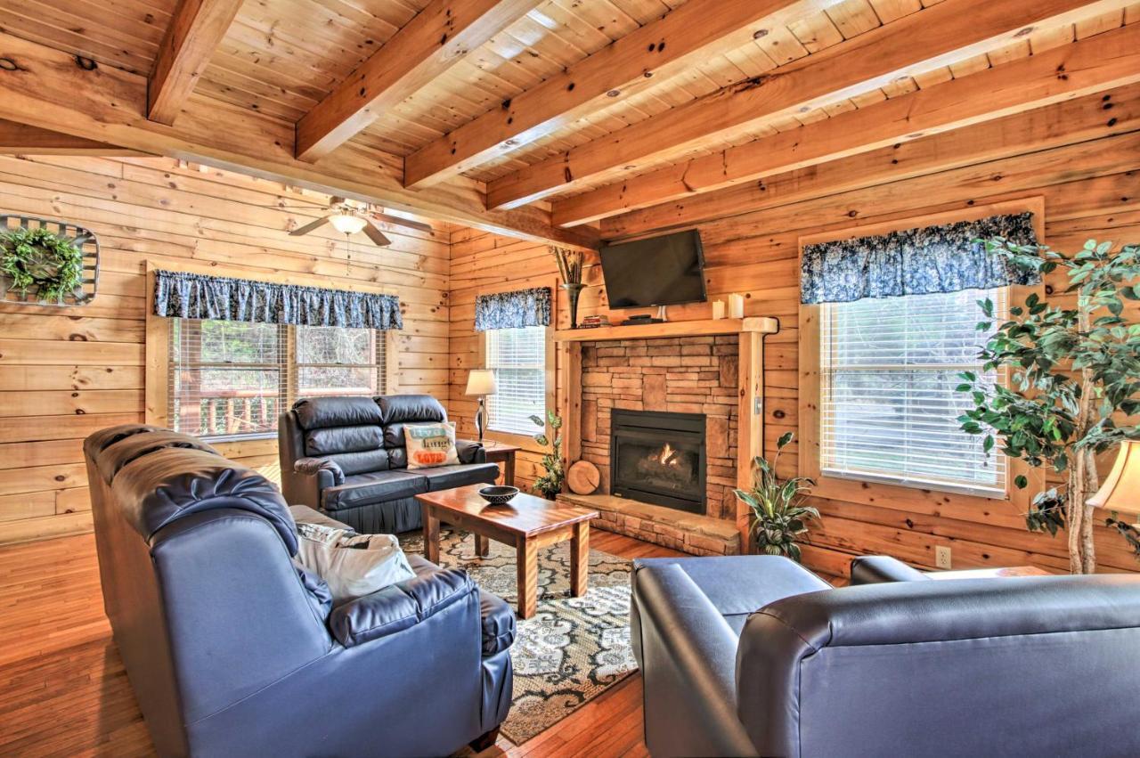 Romantic Cabin With Hot Tub In Pigeon Forge! 外观 照片