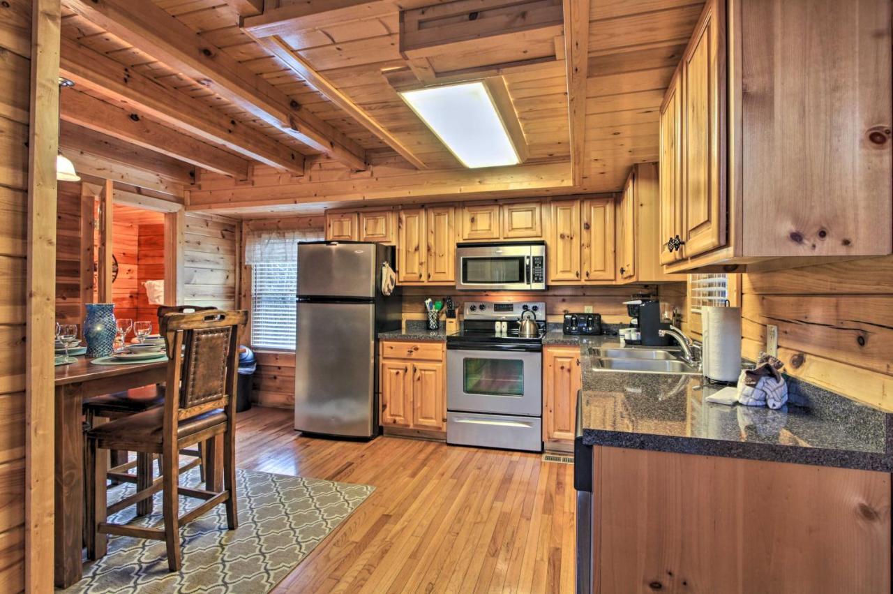 Romantic Cabin With Hot Tub In Pigeon Forge! 外观 照片
