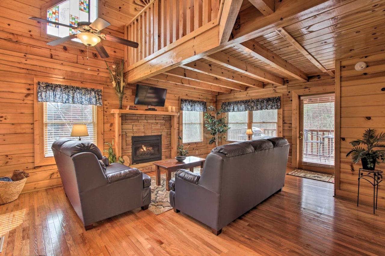 Romantic Cabin With Hot Tub In Pigeon Forge! 外观 照片