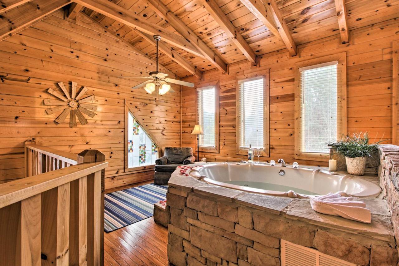 Romantic Cabin With Hot Tub In Pigeon Forge! 外观 照片