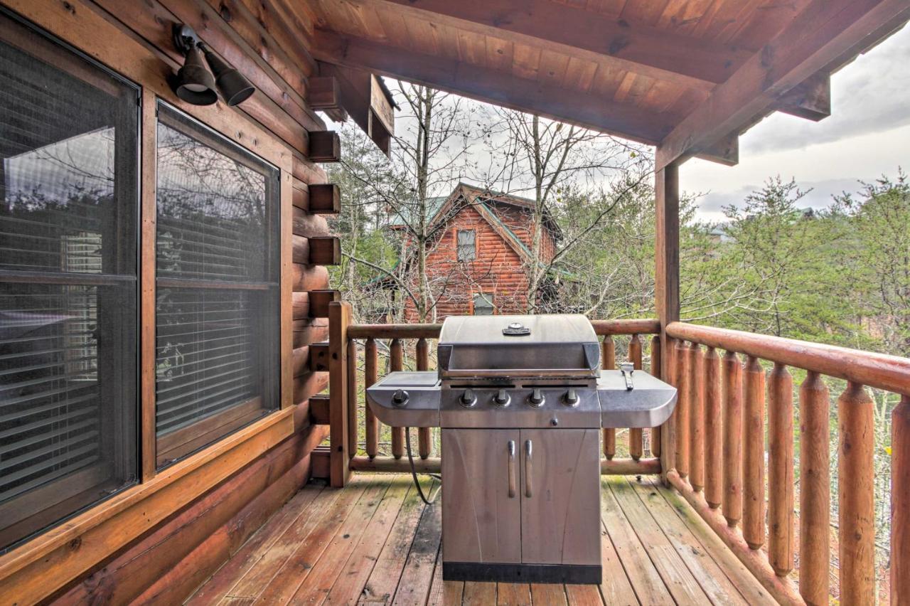 Romantic Cabin With Hot Tub In Pigeon Forge! 外观 照片