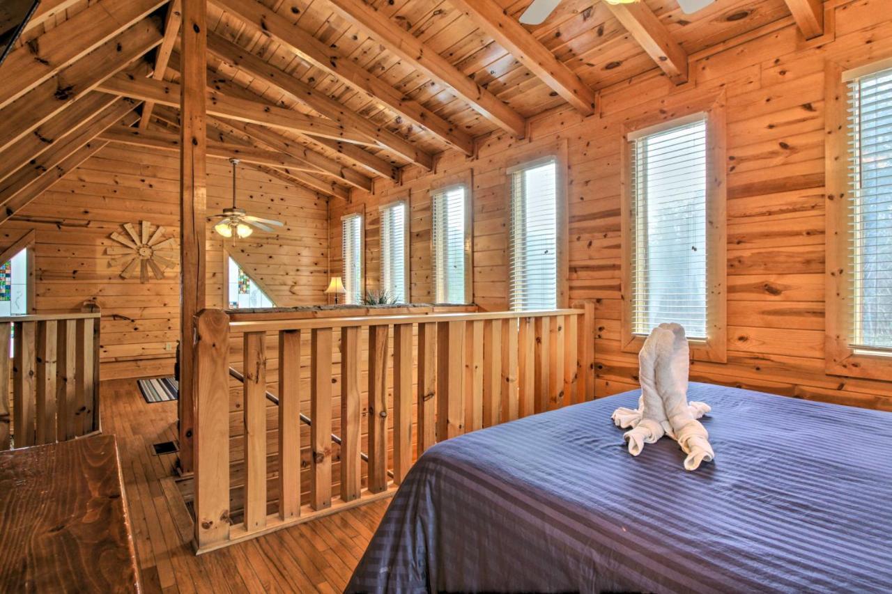 Romantic Cabin With Hot Tub In Pigeon Forge! 外观 照片