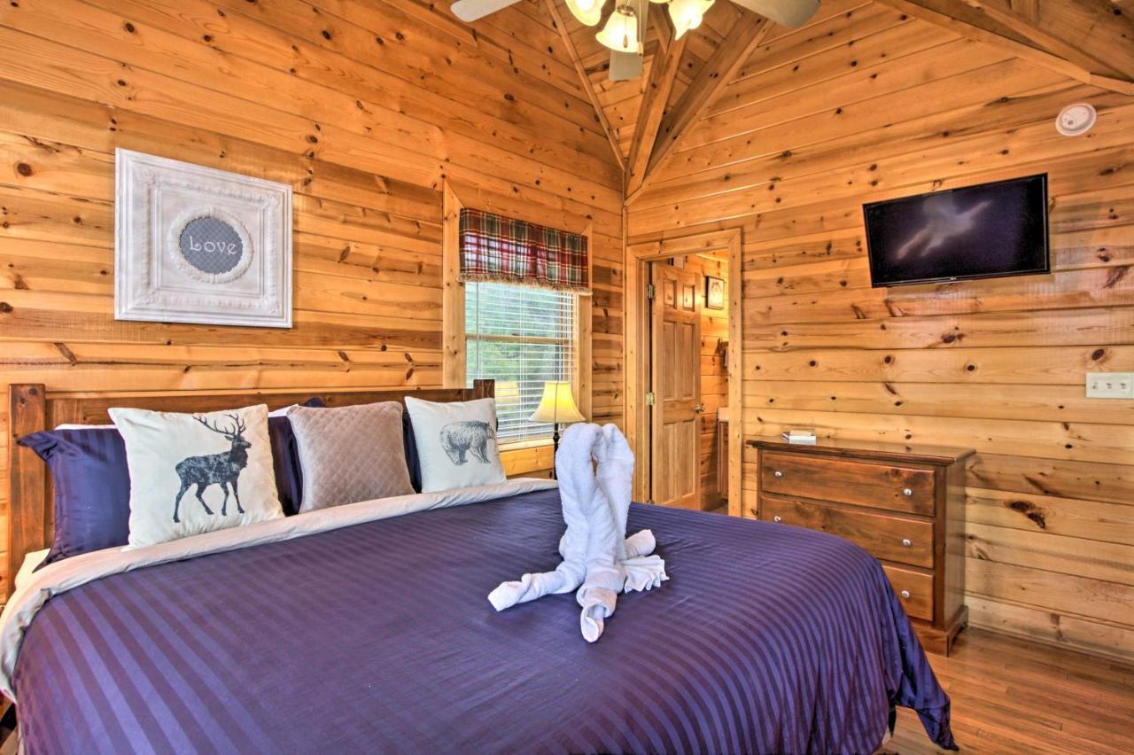 Romantic Cabin With Hot Tub In Pigeon Forge! 外观 照片