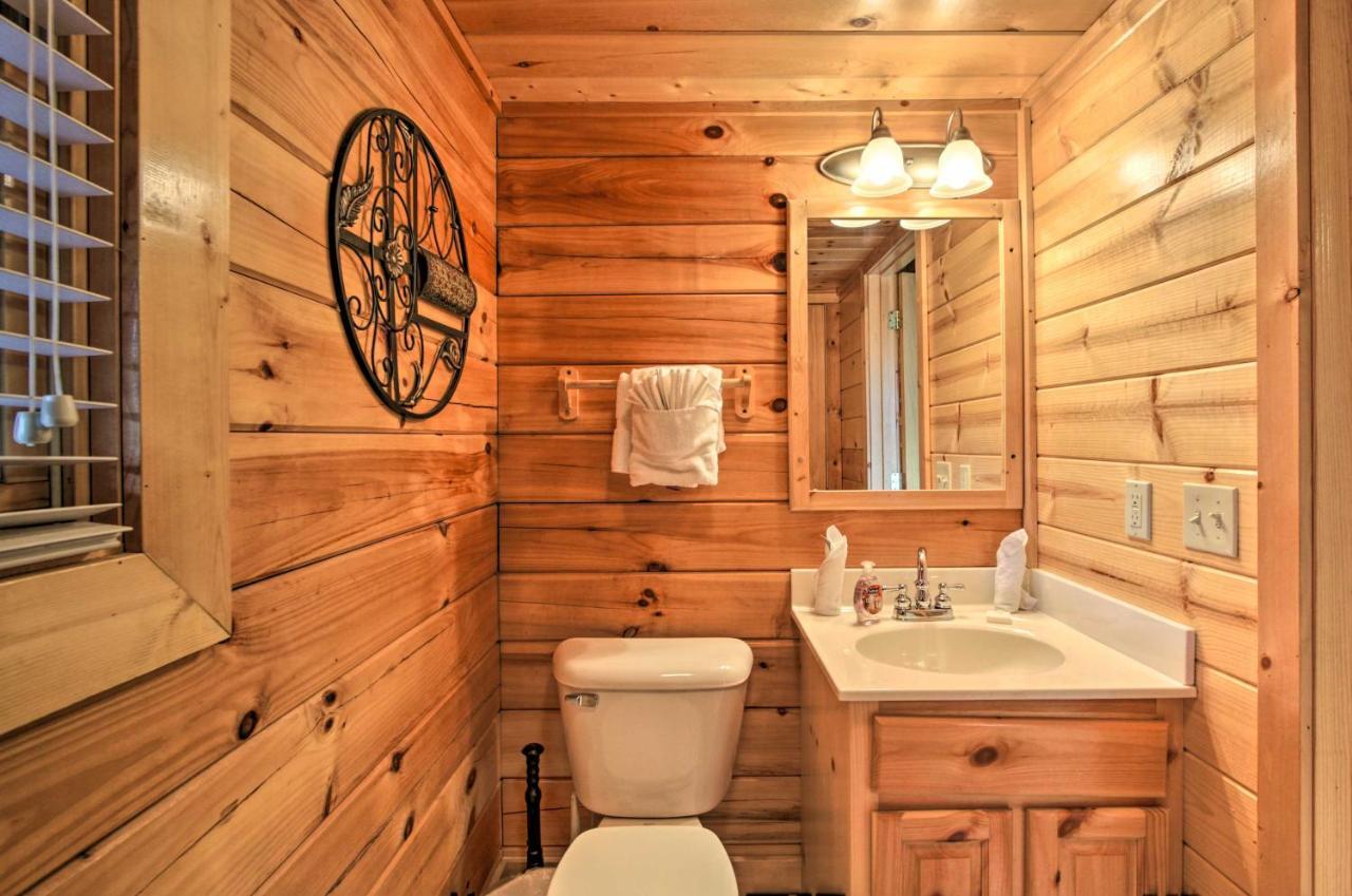 Romantic Cabin With Hot Tub In Pigeon Forge! 外观 照片