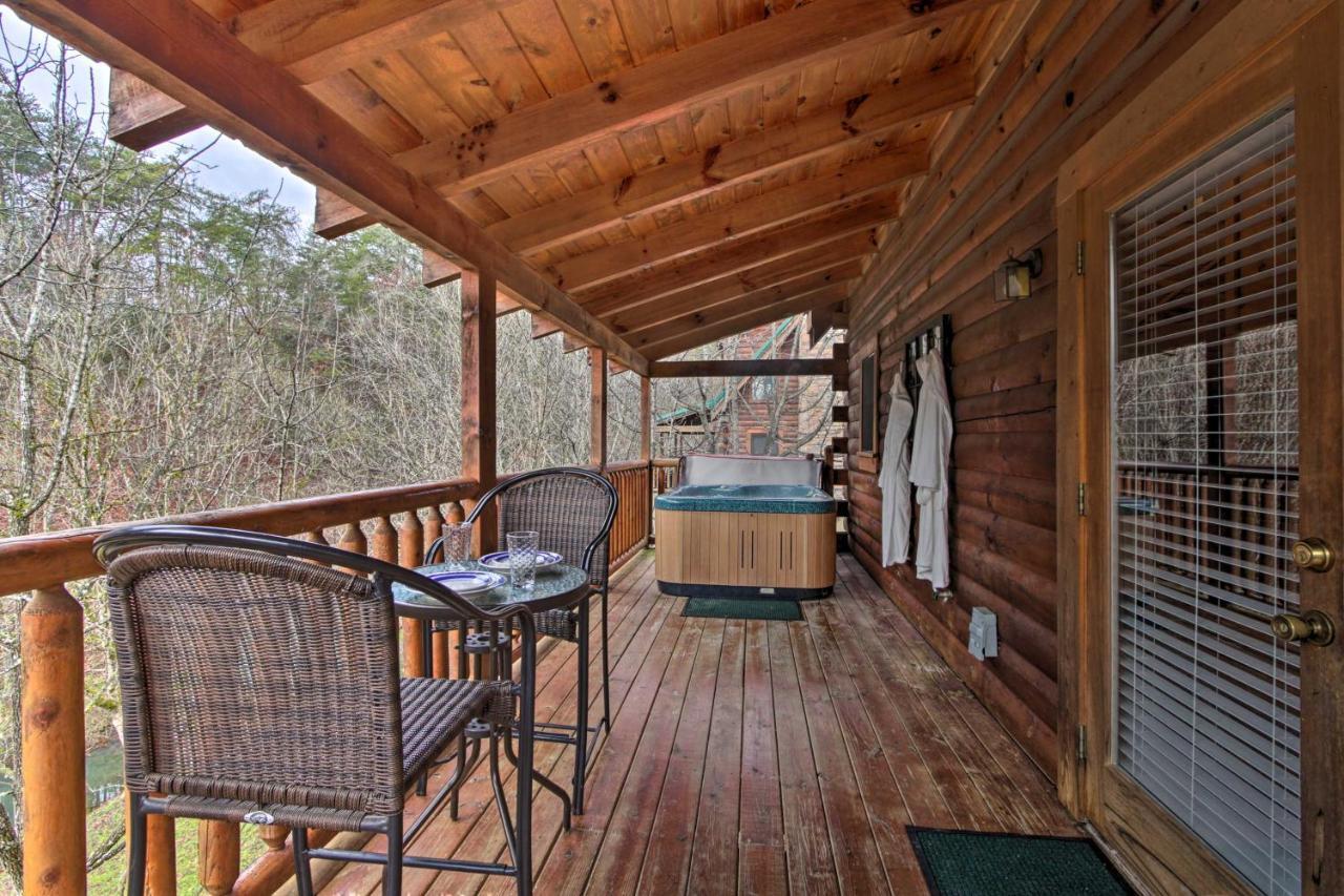 Romantic Cabin With Hot Tub In Pigeon Forge! 外观 照片