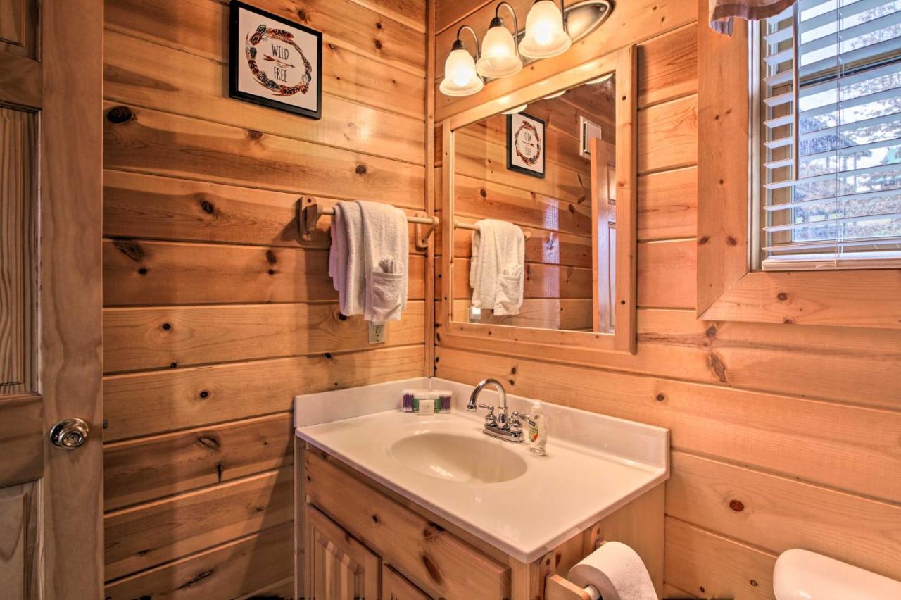 Romantic Cabin With Hot Tub In Pigeon Forge! 外观 照片